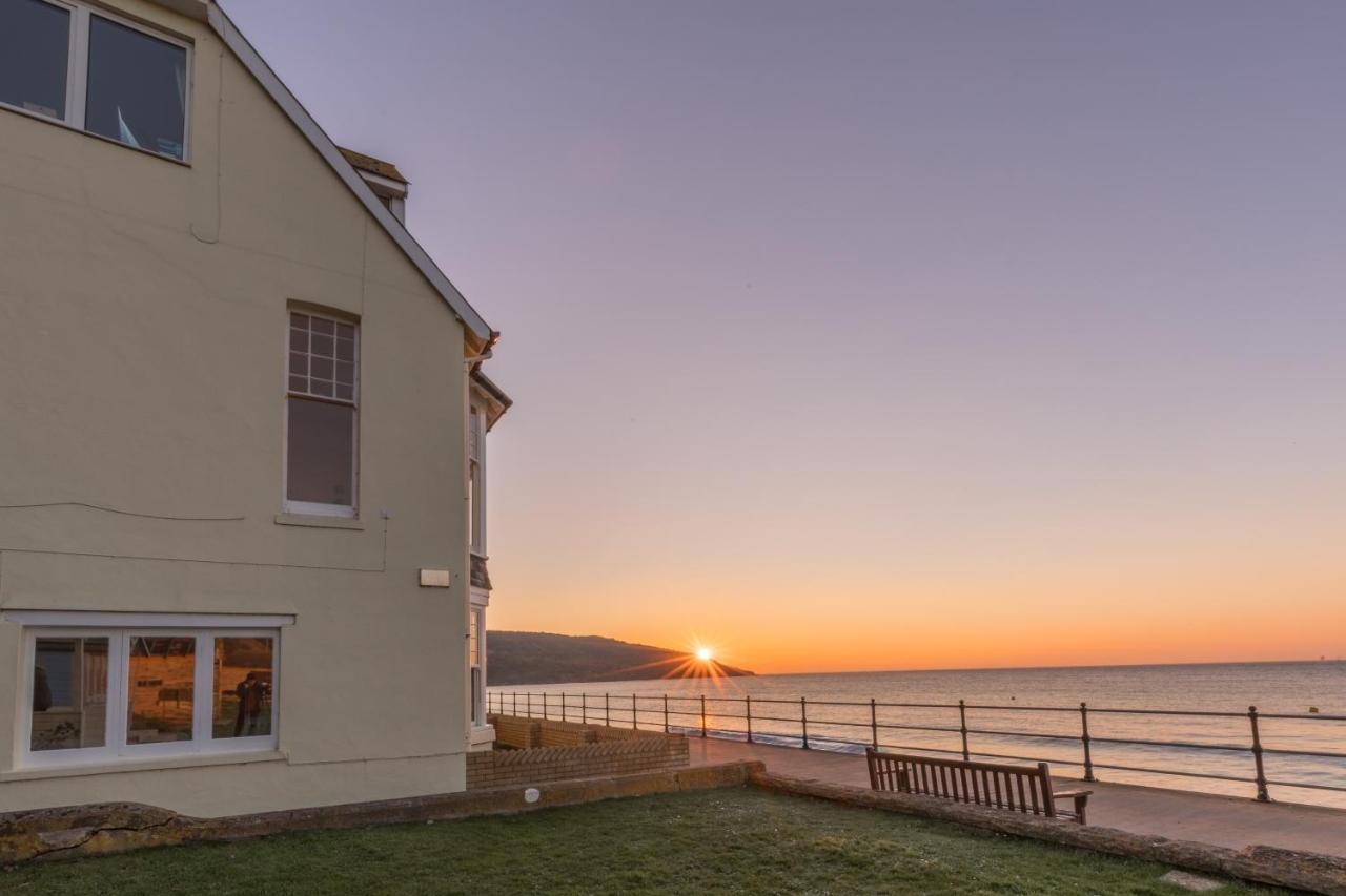 Promenade Apartment With Own Beach Hut Totland Εξωτερικό φωτογραφία